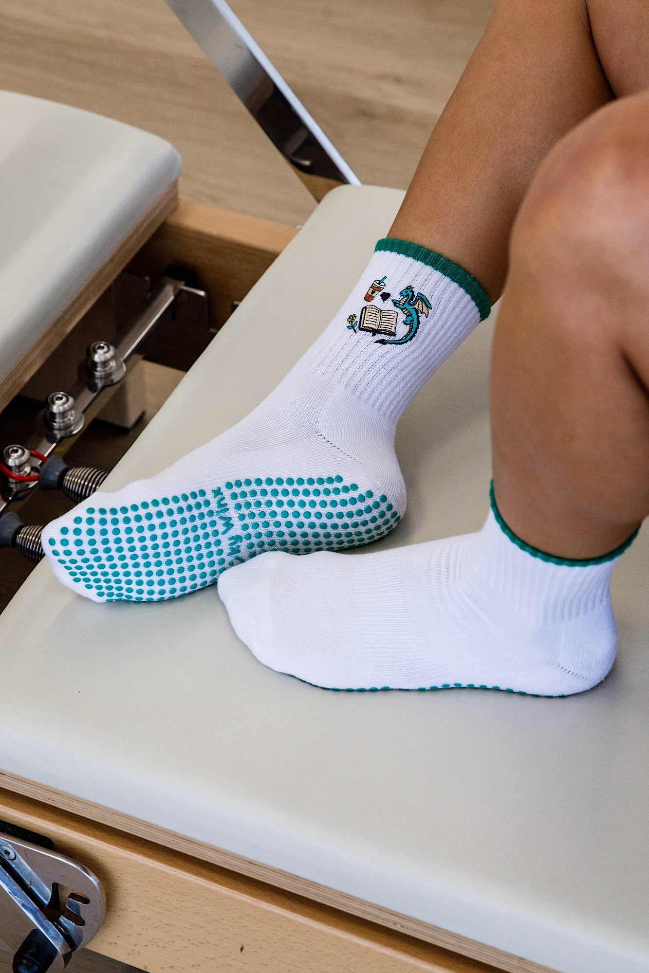 Crew Dragons Tale Grip Socks - Cheeky Winx